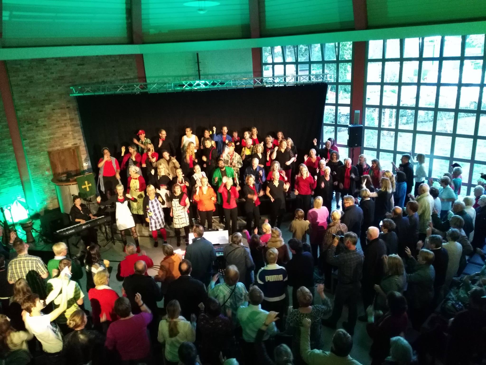 Super Stimmung in der Lübecker St. Martin Kirche. INTAKT und wir gemeinsam auf der Bühne.